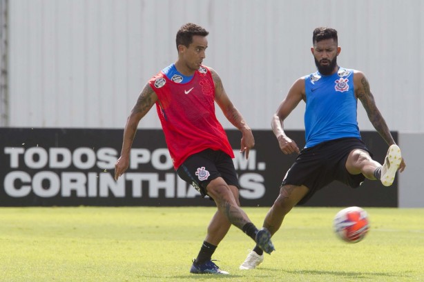 Jadson e Marquinhos no treino desta manhã no CT