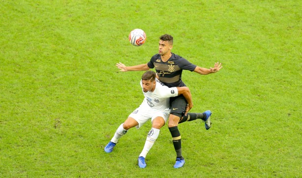 Léo Santos no amistoso contra o Santos