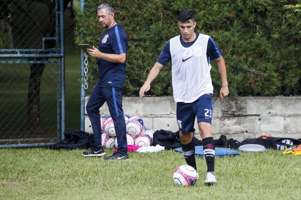 Mantuan treina com a equipe no CT para próximo desafio na Copinha