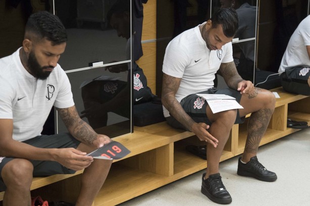 Marquinhos no vestiário da Arena Corinthians antes do amistoso contra o Santos