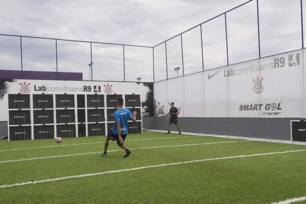 O gol inteligente, o Footbonaut Genérico é a nova tecnologia do Timão