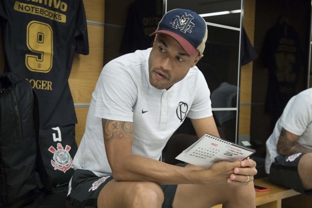 Roger no vestiário da Arena Corinthians antes do amistoso contra o Santos