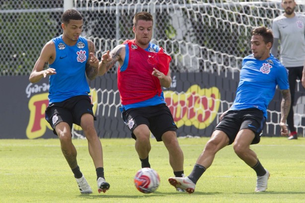 Thiaguinho, Ramiro e Mosquito no treino desta manhã no CT