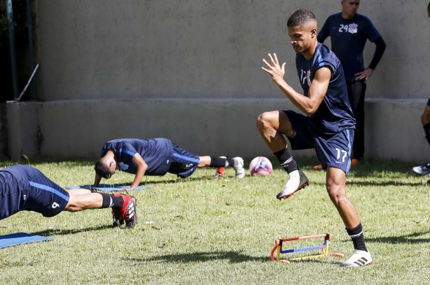 Vitinho durante treinamento do Corinthians para o próximo desafio na Copinha 2019