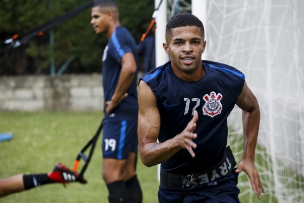 Vitinho em mais um treino da equipe sub-20 do Corinthians