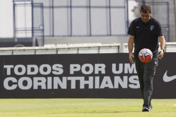 Carille durante o treino desta quarta-feira