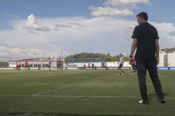 Cuca durante treino desta quinta-feira no CT Joaquim Grava