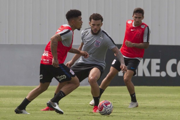 Douglas, André Luís e Mosquito no treino de hoje no CT Joaquim Grava