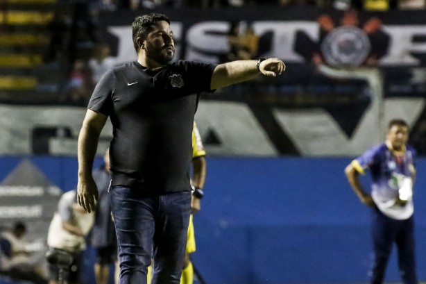Eduardo Barroca durante vitória por 8x0 contra o Visão Celeste, pela Copinha