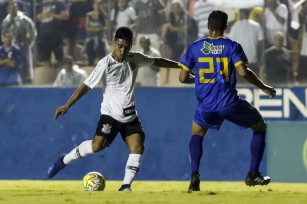 Fabrício Oya durante vitória por 8x0 contra o Visão Celeste, pela Copinha