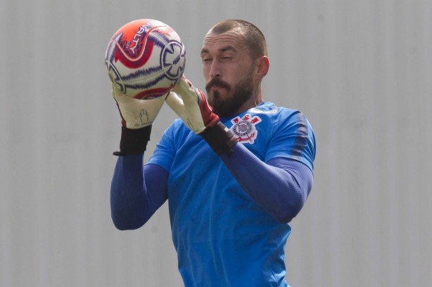 Goleiro Walter treina nesta quarta-feira no CT Joaquim Grava já de olho na estreia do Paulistão
