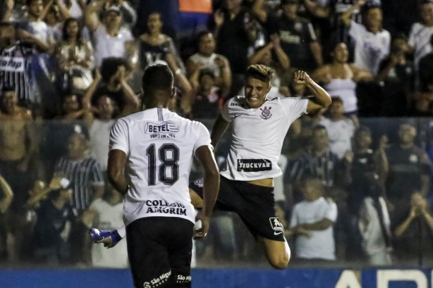 Gustavo durante vitória por 8x0 contra o Visão Celeste, pela Copinha