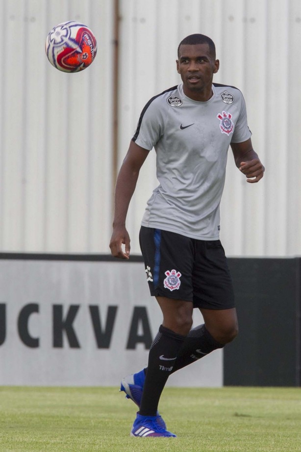 Marllon durante treino desta quinta-feira no CT Joaquim Grava