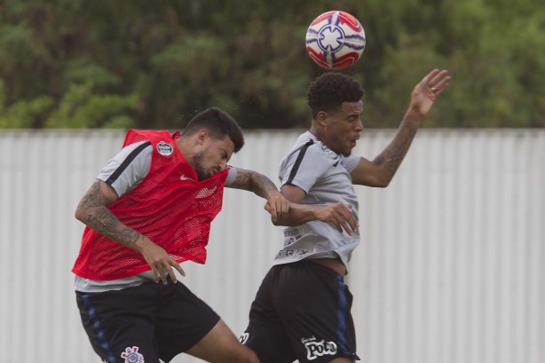 Pedro Henrique e Gustavo durante treino desta quinta-feira no CT Joaquim Grava