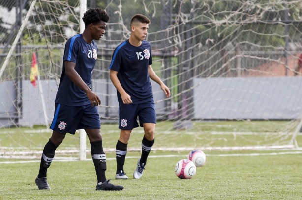 Rafinha e Franklin durante treino do sub-20 para duelo contra o Grêmio, pela Copinha