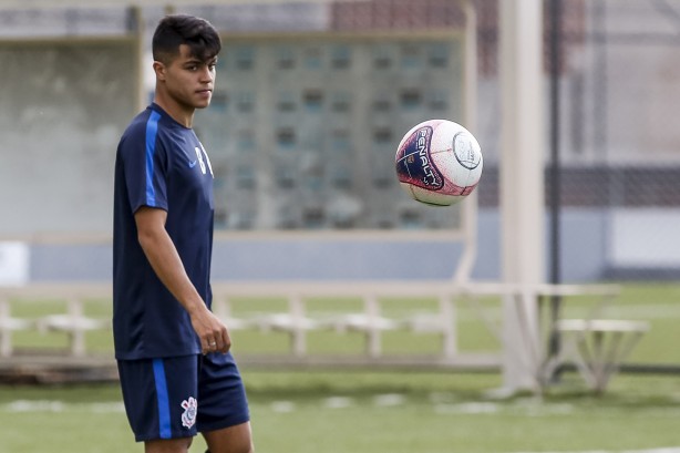 Roni durante treino do sub-20 para duelo contra o Grêmio, pela Copinha