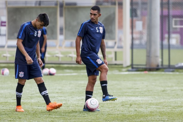 Roni e Du durante treino do sub-20 para duelo contra o Grêmio, pela Copinha
