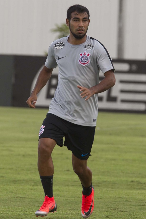 Sornoza durante treino desta quinta-feira no CT Joaquim Grava