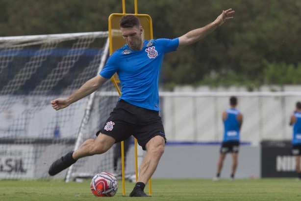 Bosseli durante treinamento de hoje no CT