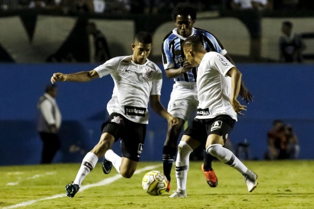 Corinthians venceu o Grêmio por 2 a 1 e está na semifinal da Copinha 2019