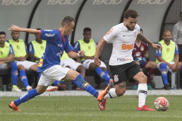 André Luís durante empate com São Caetano na Arena Corinthians