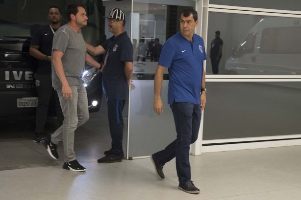 Carille chega à Arena Corinthians para jogo contra o São Caetano, pelo Campeonato Paulista