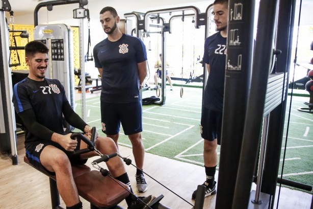 Diego durante treino do elenco sub-20 do Corinthians