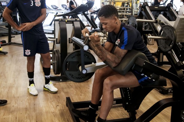 Du durante treino do elenco sub-20 do Corinthians