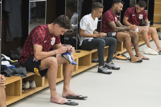 Elenco no vestiário da Arena Corinthians antes do jogo contra o São Caetano