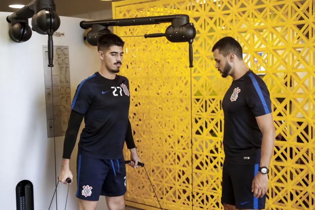 Goleiro Diego durante treino do elenco sub-20 do Corinthians