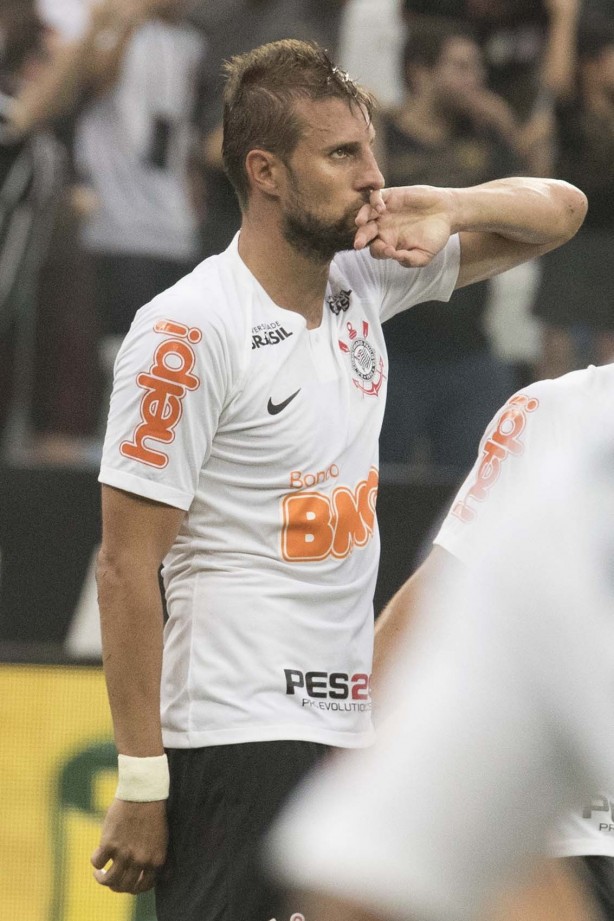 Henrique marcou o gol de empate contra o São Caetano, na estreia do Paulistão