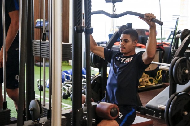 Léo Paraíso durante treino do elenco sub-20 do Corinthians