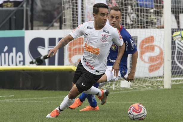 Meia Jadson durante jogo contra São Caetano, na Arena Corinthians