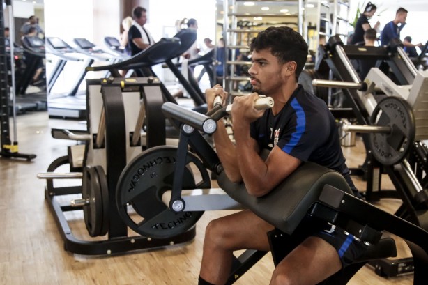 Ronald durante treino do elenco sub-20 do Corinthians