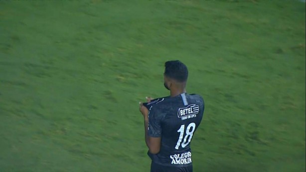 Do inferno ao céu: Nathan comemora primeiro gol sobre Vasco da Gama
