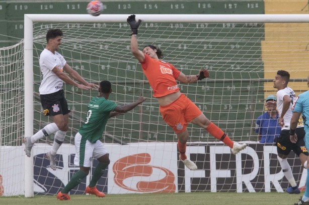 Cássio fez boas defesas contra o Guarani, pelo Paulistão
