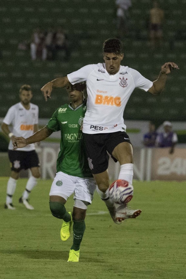 Danilo Avelar durante partida contra o Guarani, pelo Paulistão