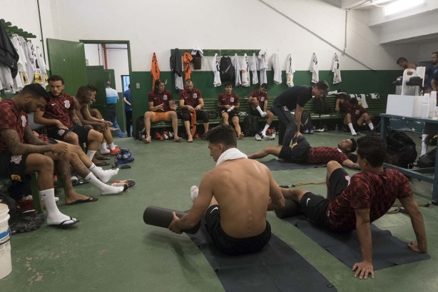 Elenco no vestiário do Brinco de Ouro, antes do duelo contra o Guarani