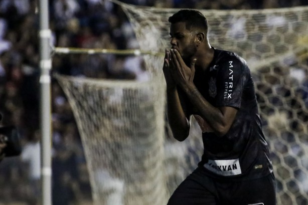 Nathan anotou dois gols contra o Vasco, pela Copinha
