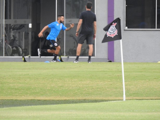 Clayson trabalhou nos últimos dias com preparadores fisicos no CT