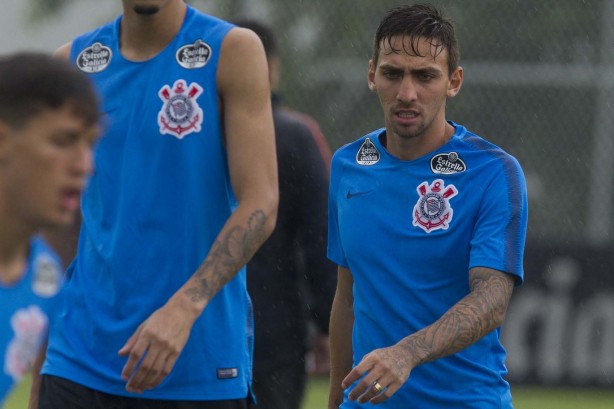 Mosquito treina no CT Joaquim Grava
