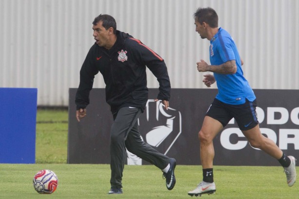 Vai, Carille! Olha o professor mandando ver no treino de hoje no CT Joaquim Grava