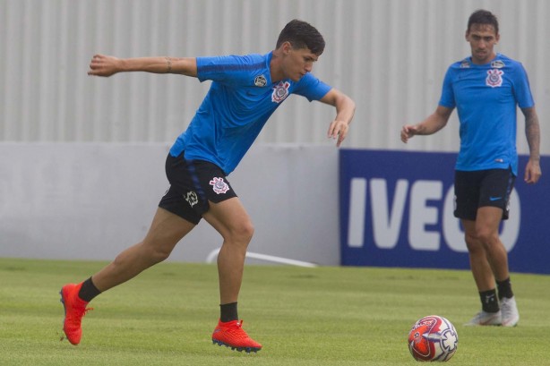Vital treina no CT Joaquim Grava