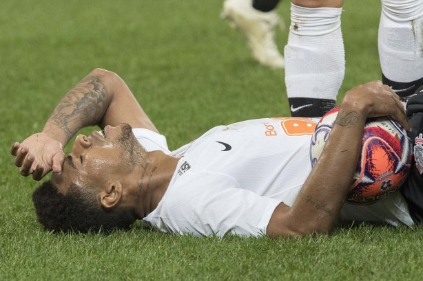 Gustavo durante partida contra a Ponte Preta, pelo Paulistão 2019