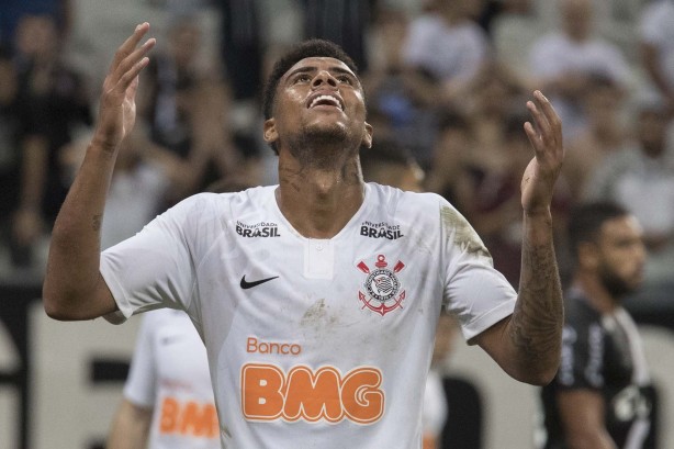 Gustavo marcou o gol da vitória do Corinthians sobre a Ponte Preta