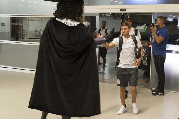 Mosquito durante a chegada da equipe à Arena Corinthians, para duelo contra a Ponte Preta