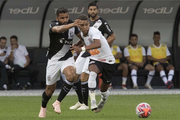 Pedrinho durante jogo contra a Ponte Preta, na Arena Corinthians