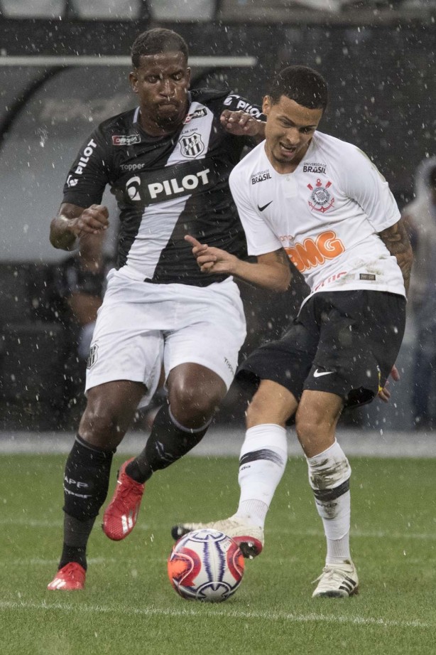 Thiaguinho durante vitória do Corinthians sobre a Ponte Preta, por 1 a 0