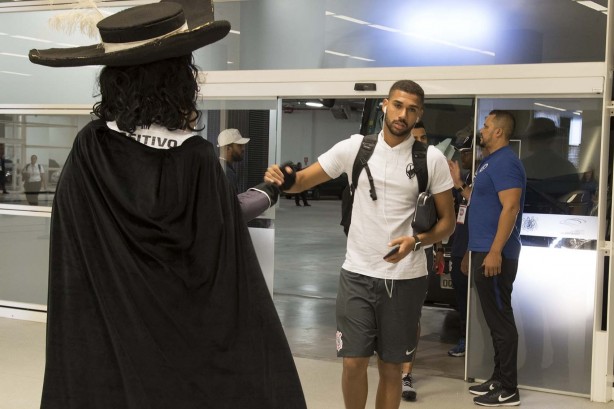 Timão durante a chegada da equipe à Arena Corinthians, para duelo contra a Ponte Preta