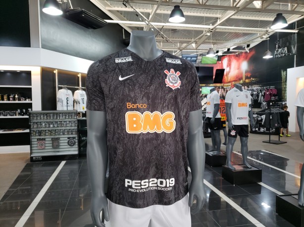 Camisa 2 com os novos patrocinadores (BMG e Joli)